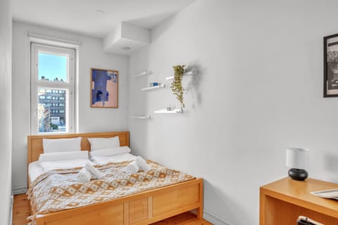 The Best Area w Free Parking Garage, 200m tram and bus Apartment in Helsinki