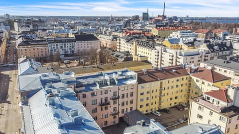 The Best Area w Free Parking Garage, 200m tram and bus Apartment in Helsinki
