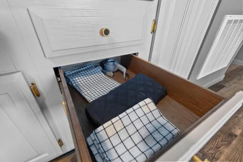 2Bdrm Stay in Downtown Cape, Walkable, Laundry Apartment in Cape Girardeau