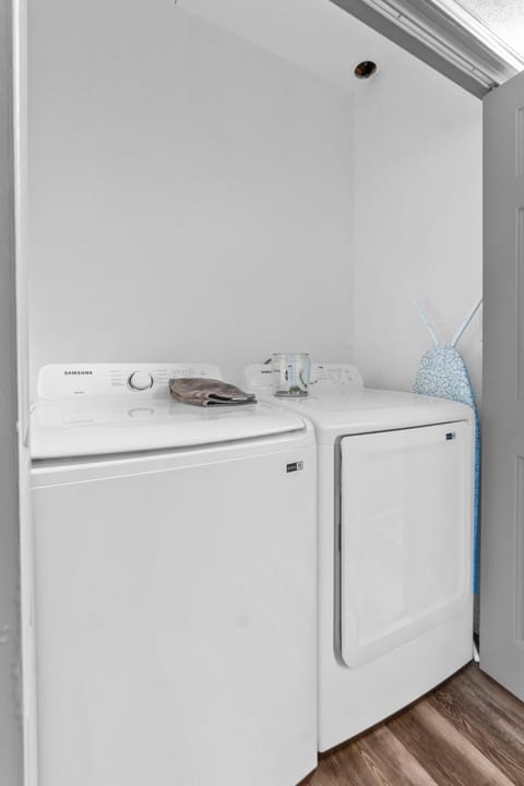 2Bdrm Stay in Downtown Cape, Walkable, Laundry Apartment in Cape Girardeau