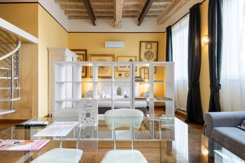 Living room, Seating area, air conditioner