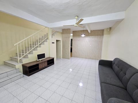 TV and multimedia, Living room, Seating area, fireplace