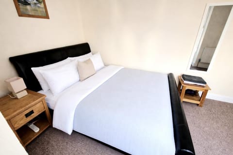 City Stay - free parking Apartment in Worcester