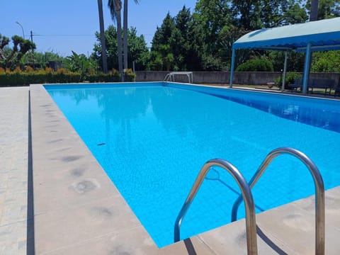 Day, Swimming pool