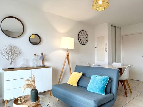 TV and multimedia, Living room, Seating area, Dining area, heating, internet