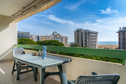 View (from property/room), Balcony/Terrace, City view, Sea view