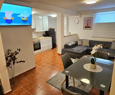 TV and multimedia, Living room, Dining area