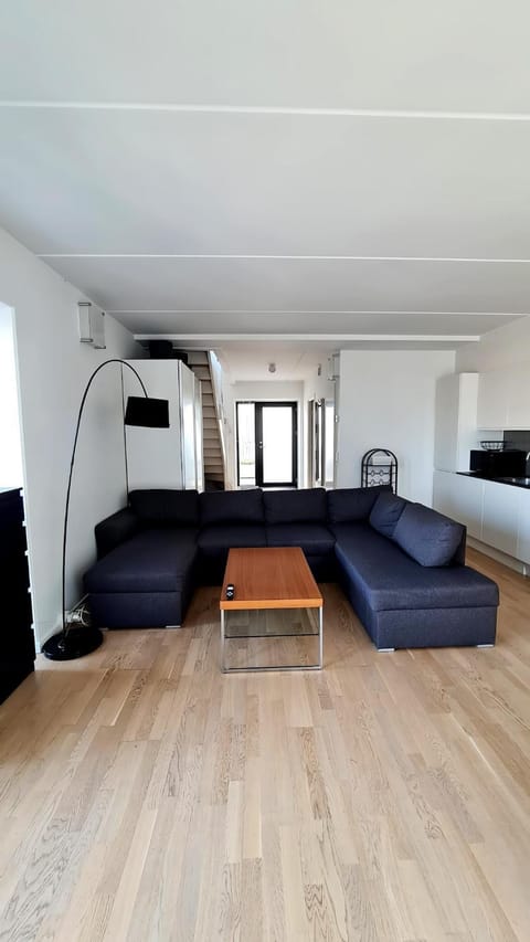 Bed, Living room, Photo of the whole room, Seating area, Bedroom