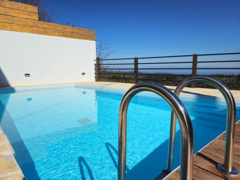 Day, View (from property/room), Pool view, Sea view, Swimming pool, Parking, sunbed