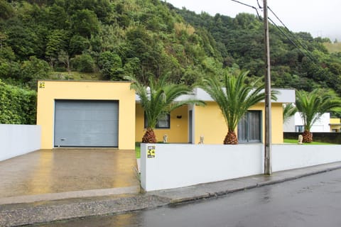 Property building, Day, Natural landscape, Mountain view