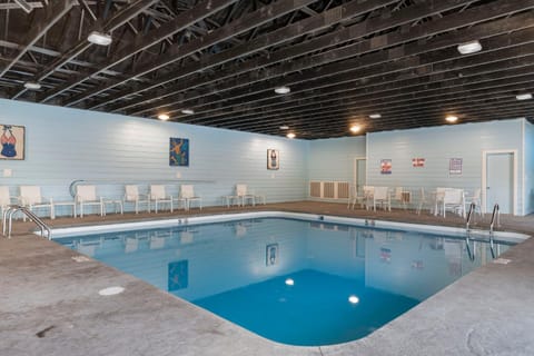 New Log Cabin with Ozark Sunset Views, $400 Daily Activities Included, Pickleball Cabin in Branson