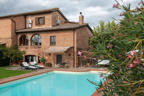 Property building, Day, Garden, Garden view, Pool view, Swimming pool, sunbed
