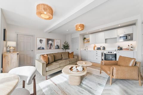 Kitchen or kitchenette, Living room, Seating area, stove, toaster