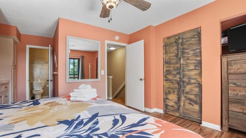 5 minutes walk to beach, Family Friendly condo with shared pool, tennis court Apartment hotel in Panama City Beach