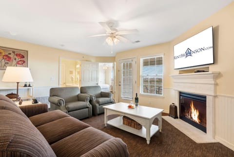 Expansive Condo w Table Rock Lake Access-Free Attraction Tickets-2 Kitchens House in Kimberling City