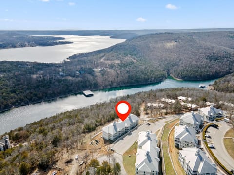 Expansive Condo w Table Rock Lake Access-Free Attraction Tickets-2 Kitchens House in Kimberling City