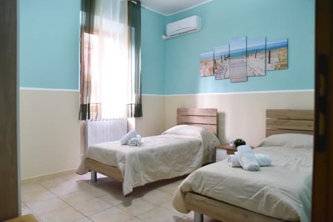 Bedroom, air conditioner