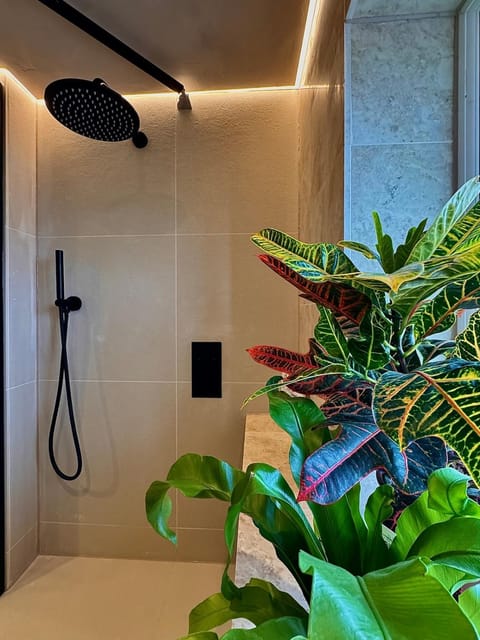 2 bedroom house near centre and private parking House in Salisbury