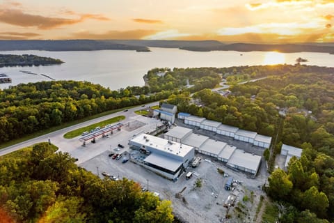 1 Mile to State Park Marina- Free Daily Tickets- Table Rock Lake Near- Arcades! House in Ridgedale