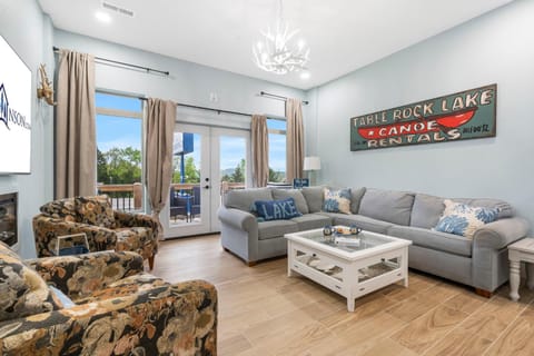 1 Mile to State Park Marina- Free Daily Tickets- Table Rock Lake Near- Arcades! House in Ridgedale