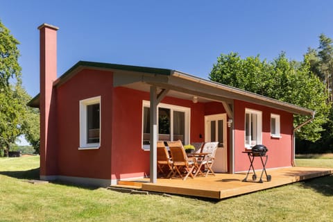 Property building, Spring, Day, Garden, Dining area, Garden view