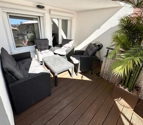 View (from property/room), Balcony/Terrace, Seating area