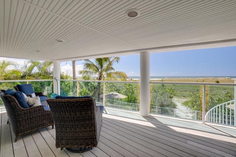 Bean Point Retreat by SeaBreeze Vacation House in Anna Maria Island