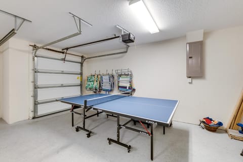 Game Room, Table tennis