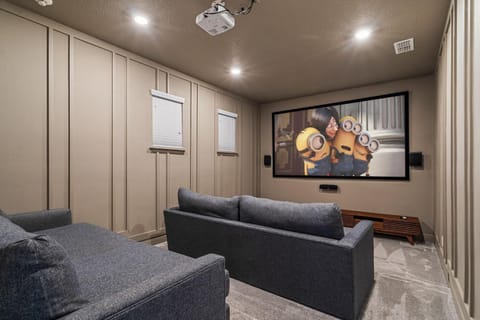 Legends Coastal Sanctuary House in Four Corners