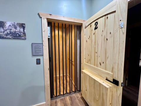 Brand new gorgeous 5BR cabin with mtn views, game room, hot tub, movie theater! Cabin in Sevier County