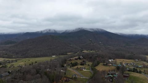 Brand new gorgeous 5BR cabin with mtn views, game room, hot tub, movie theater! Cabin in Sevier County