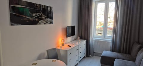Communal lounge/ TV room, TV and multimedia, Seating area