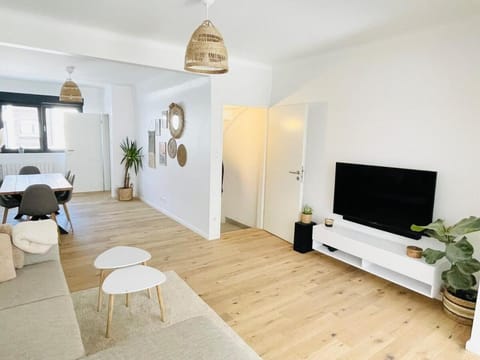 Large townhouse with a private garden-DIF1 Apartment in Luxembourg District, Luxembourg