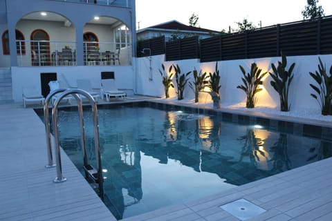 Pool view, Swimming pool, sunbed