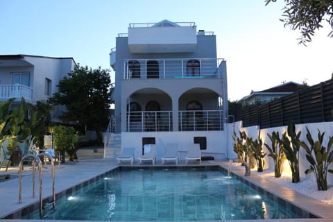 Property building, Pool view, Swimming pool