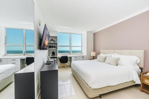 Coconut Grove Bayview unit Parking Included Hotel in Coconut Grove