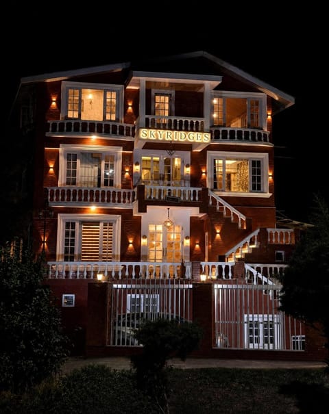 Property building, Night, View (from property/room), Balcony/Terrace