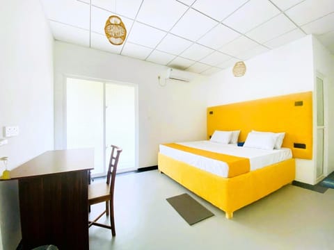 Bed, Photo of the whole room, Seating area, Bedroom, air conditioner