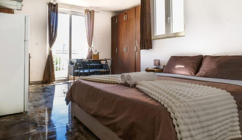 Bed, Bedroom, towels, wardrobe