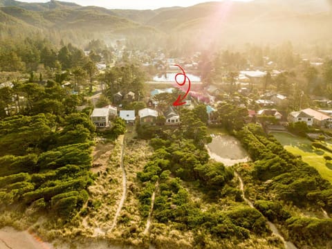 Oceanfront Family Cabin 4 BR Wrap-Around Deck Cabin in Rockaway Beach