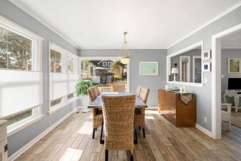 Breaker Ave Beach Cottage Pet Friendly House in Rockaway Beach