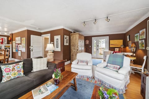 Susans Beach Cottage Steps to Sand & Surf! House in Manzanita