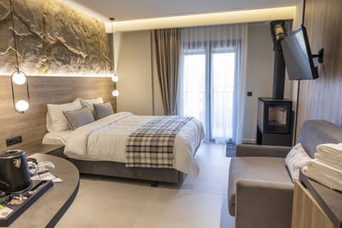 Bed, TV and multimedia, Living room, Photo of the whole room, Seating area, Bedroom, towels