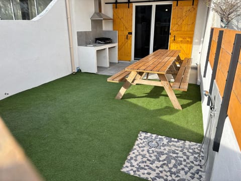 Maison avec cour 8 personnes - Bazarette House in Saintes-Maries-de-la-Mer