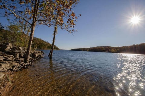 The Cove 26-2 By SDC, Big Deck, Pool, Hot Tub, By Lake Apartment in Indian Point