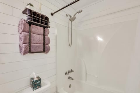 Shower, Bathroom, towels