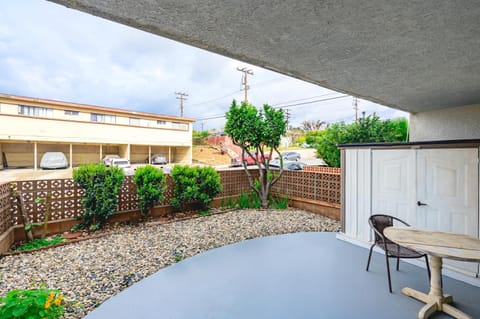 Modern Cozy Retreat Stylish Stay with Patio & Parking Apartment in Monterey Park