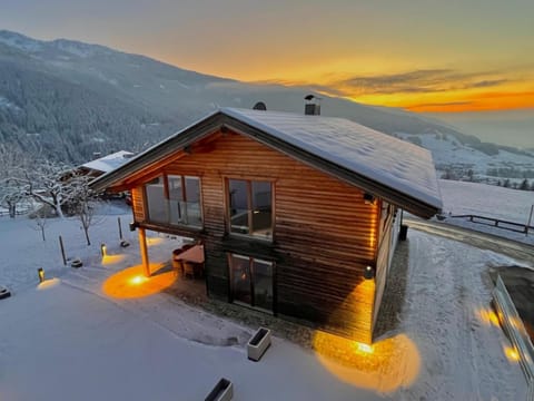 Property building, Day, Natural landscape, Winter, Mountain view, Sunrise, Sunset
