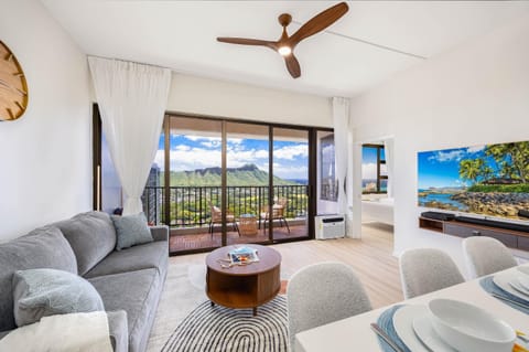 TV and multimedia, View (from property/room), Living room, Mountain view