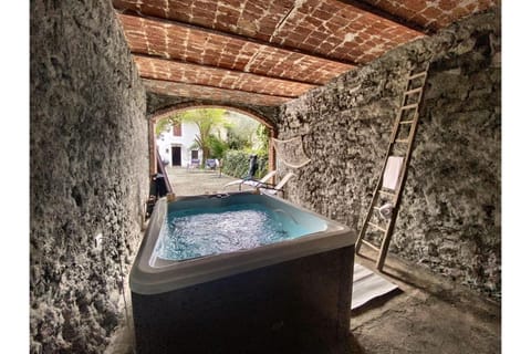 Hot Tub, Swimming pool